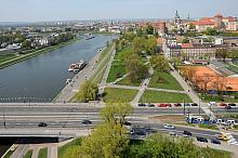 Patrząc na północ widzi się most Grunwaldzki, korty Klubu Sportowego Nadwiślan, a przede wszystkim...
