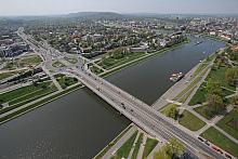 Jeszcze raz most Grunwaldzki, a za nim Ludwinów i Dębniki, kiedyś podmiejskie gminy mające własne tradycje i własne legendy.