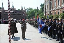 Pochód doszedł do placu Matejki, gdzie rozpoczęła się uroczystość przy Grobie Nieznanego Żołnierza.
Dowódca 2 Korpusu Zmechaniz