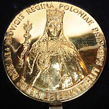 Na Medalu wybity jest konterfekt św. Jadwigi, królowej Polski, księżnej Litwy oraz dziedziczki Rusi.