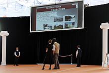 Uczestnicy otwarcia mogli na wielkim ekranie zobaczyć prehistorię i historię Nowej Huty...