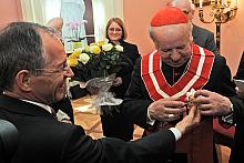 Wielki Złoty Krzyż Honorowy na Wstędze dla Kardynała Dziwisza