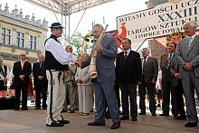 Targi - zgodnie z wieloletnią tradycją - odbywają się na krakowskim Rynku Głównym.
Za tę wieloletnią gościnę uhonorowano gospod