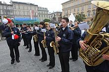 Uroczystość, również dzięki obecności Krakowskiej Orkiestry Staromiejskiej i Krakowskiej Orkiestry Dętej, odbywała się w radosne