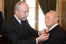 Order Republiki Austrii z rąk Konsula Generalnego otrzymał prof. Jan Ślęk z Wrocławia.