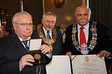 Wręczenie Brązowego Medalu „Cracoviae Merenti” dr. Andrzejowi Kosiniakowi-Kamyszowi