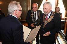 Wręczenie tytułu Honorowego Obywatela Stołecznego Królewskiego Miasta Krakowa Biserce Rajčić oraz prof. Januszowi Skalskiemu