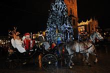 Św. Mikołaj gościem Targów Bożonarodzeniowych na rynku w Krakowie
