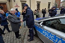 Przekazanie 20 samochodów hybrydowych dla Komendy Miejskiej Policji w Krakowie