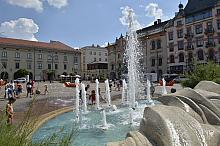 Kurtyny wodne i fontanny krakowskie oblegane w czasie upałów
