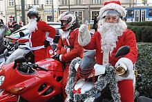Spotkanie Prezydenta Miasta Krakowa z motocyklistami w strojach Mikołajów