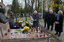 Akcja Krakowski Znicz Pamięci - Aleja Zasłużonych na cmentarzu Rakowickim