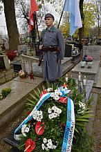 Złożenie kwiatów na grobie kpt. Antoniego Stawarza