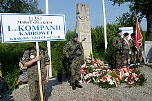 Uroczystości pod pomnikiem upamiętniającym obalenie słupów granicznych przez I Kompanię Kadrową