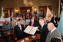 Uroczysta sesja Rady Miasta Krakowa z okazji wręczenia srebrnego medalu Cracoviae Merenti Komisji Robotniczej Hutników NSZZ Solidarność