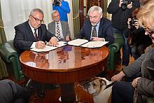 Podpisanie porozumienia między Gminą Miejską Kraków a Uniwersytetem Rolniczym w sprawie budowy grzebowiska małych zwierząt
