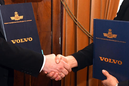 Podpisanie umowy na dostawę autobusów Volvo