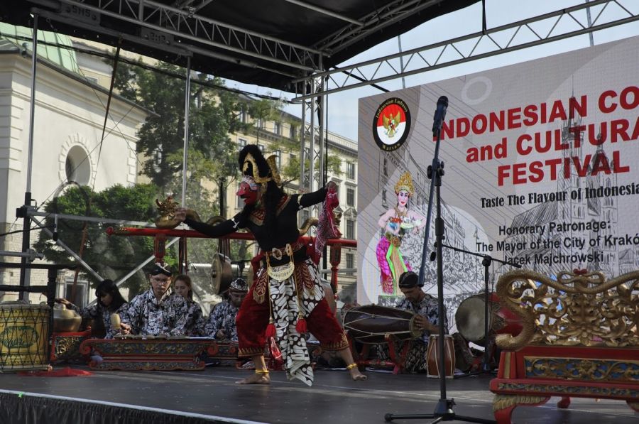 Indonesian dance 