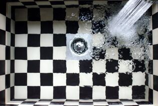 Kran, woda z kranu, ściek, umywalka, zlewak, strumień wody. Fot. Pixabay.com
