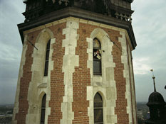 Widok na Wieżę Mariacką (w trakcie odgrywania hejnału)