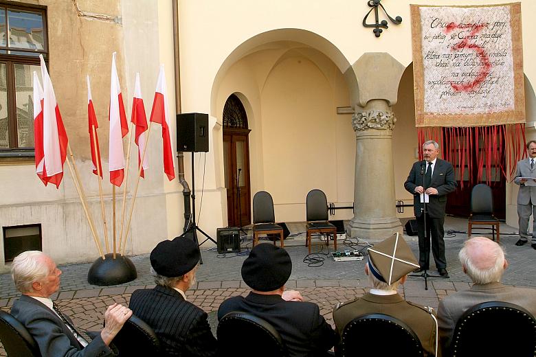 Po uroczystości na Placu Matejki odbyło się spotkanie Prezydenta Miasta Krakowa z uczestnikami Święta Konstytucji 3 Maja. 