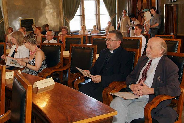 Uroczystość wręczenia Stypendiów Twórczych Miasta Krakowa odbyła się w sali Obrad Rady Miasta Krakowa.