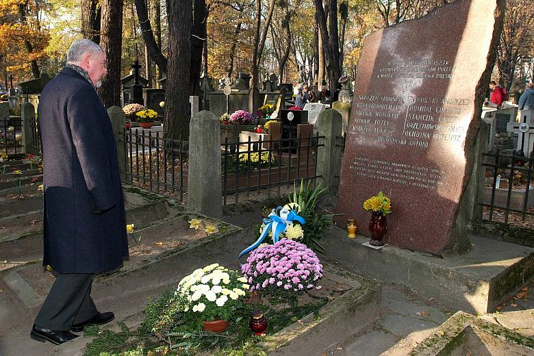 ...i przed Pomnikiem Robotników, którzy polegli podczas Powstania Krakowskiego w 1923 roku.