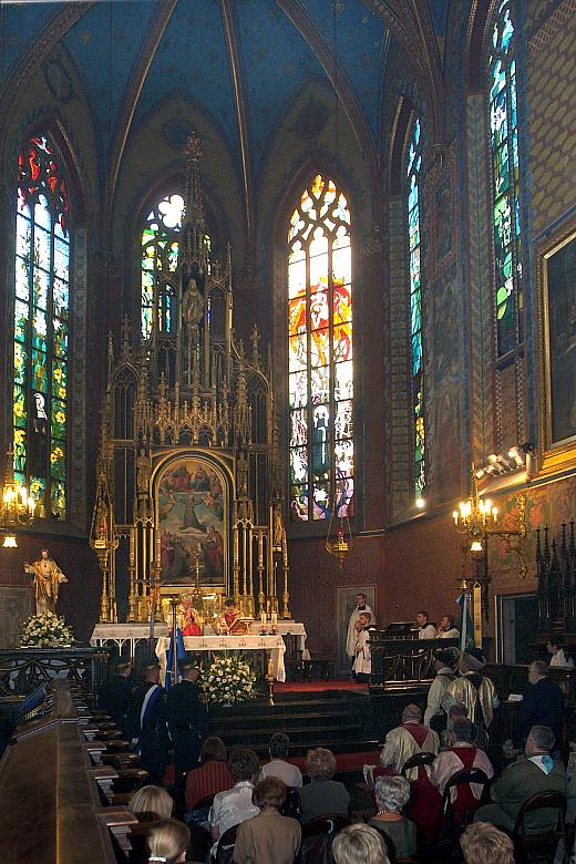 Mszę świętą koncelebrował ksiądz infułat Jerzy Bryła, znany i bardzo zasłużony krakowski kapłan, kapelan Bractwa Kurkowego.