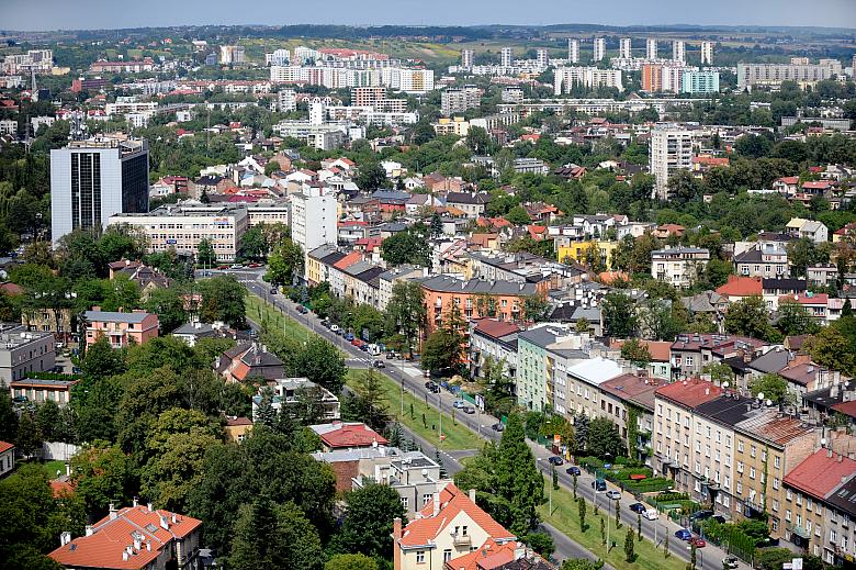 Aleja Beliny-Prażmowskiego to przykład rozwiązań urbanistycznych z okresu międzywojennego.