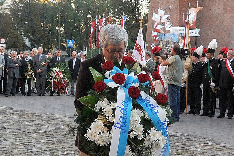 W imieniu Rady Miasta Krakowa wieniec złożył Wiceprzewodniczący Stanisław Rachwał.