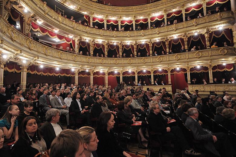 "Trylogia Letniskowa" - adaptacja klasycznego utworu Carlo Goldoniego w wykonaniu Piccolo Teatro z Mediolanu, Teatro d