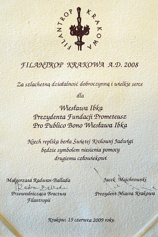 Symboliczne berła oraz akty nadania tytułu wręczyli laureatom Prezydent Krakowa Jacek Majchrowski i Przewodnicząca Rady Miasta M