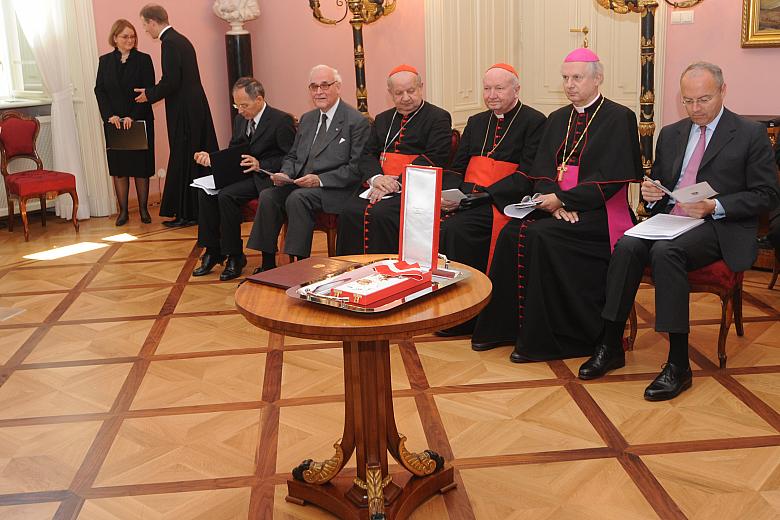 Ksiądz Kardynał Stanisław Dziwisz, Arcybiskup Metropolita Krakowski został uhonorowany austriackim wysokim odznaczeniem... 