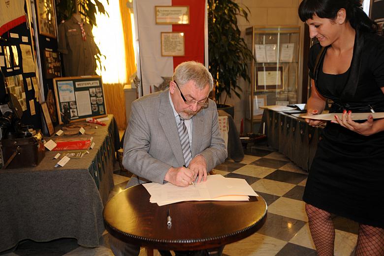 Porozumienie, nazwane "Deklaracją Współpracy" podpisali: Prezydent Miasta Krakowa Jacek Majchrowski...
