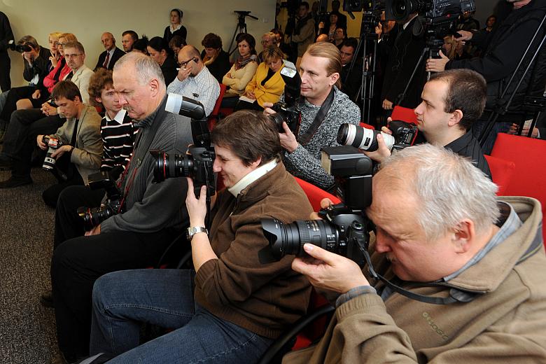 Wystąpieniom prezydenta Majchrowskiego i prezesa Demjana przysłuchiwali się dziennikarze i fotoreporterzy, którzy tłumnie przyby