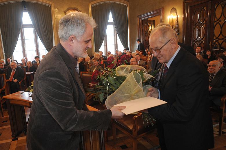 Przewodniczący Rady Miasta Krakowa Józef Pilch przekazał list gratulacyjny.