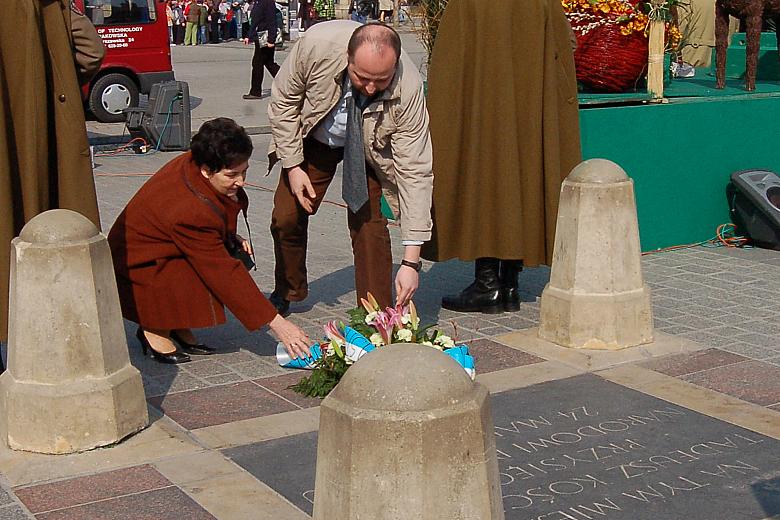 W 216. rocznicę tego wydarzenia na pamiątkowej płycie kwiaty złożyła Zastępca Prezydenta Miasta Krakowa Elżbieta Lęcznarowicz