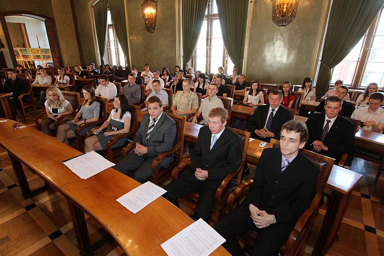 ...którzy mogli zasiąść w ławach sali Obrad krakowskiej Rady Miasta i wziąć udział w "Młodzieżowej Sesji Rady Miasta Krakow