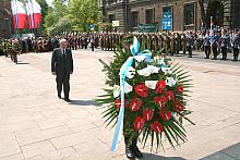 Ceremonia składania wieńców i kwiatów na Grobie Nieznanego Żołnierza. Jako pierwszy wieniec złożył Prezydent Miasta Krakowa Jace