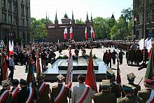 Główne uroczystości patriotyczne odbyły się na pl. Matejki przy Grobie Nieznanego Żołnierza.