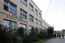 Zespół Szkół Poligraficzno-Księgarskich, placówka o długiej, stuletniej tradycji, ma swoją siedzibę na nowohuckim osiedlu Tysiąc