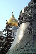 Car Kałakoł, największy dzwon świata był zbyt odgromny, aby udziwgnęła go jakakolwiek dzwonnica.