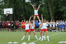 Wspaniale zaprezentowały się cheerleaderki VII LO: Aneta Polak, Magdalena Puchała, Magdalena Konwent, Joanna Ciepielowska oraz J