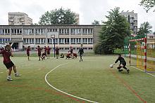 Dzięki udanej inwestycji uczniowie VII LO mają już boiska do: siatkówki, koszykówki, piłki ręcznej oraz piłki nożnej. Jest to je