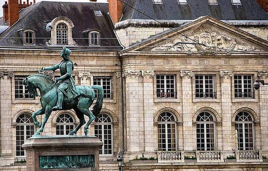 Pomnik Joanny d'Arc w Orleanie