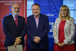 77.jpg-VIII Gala MDT