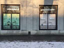 modech_fot. m. szymczyk-karnasiewicz.jpg-szyldy w Nowej Hucie