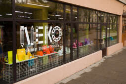 neko_fot. fablab kraków.jpg-szyldy w Nowej Hucie