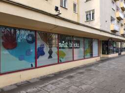 Świat dziecka_fot. m. szymczyk-karnasiewicz.jpg-szyldy w Nowej Hucie