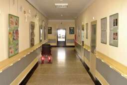 19-qpgs7heaznspf8dg.jpg-Korytarz parter - Dom Pomocy Społecznej, ul. Nowaczyńskiego 1